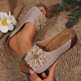 Sandales compensées femme à fleur en relief