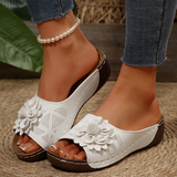 Sandales compensées femme à fleur en relief