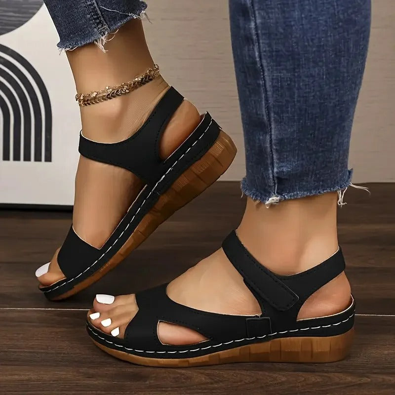 Sandales Compensées Élégantes à Brides Croisées